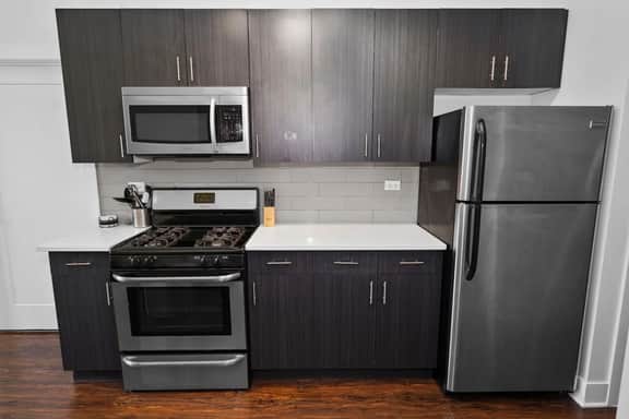 Business + Leisure 420K 3BR Suite Near McCormick