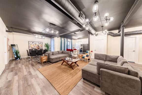 Chicago 4BR Hideaway Close to Downtown & Museums