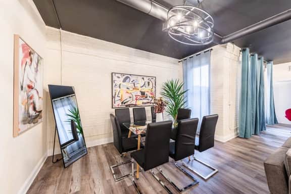 Chicago 4BR Hideaway Close to Downtown & Museums