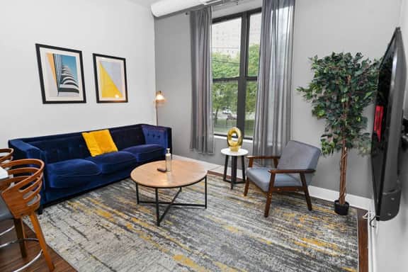 Cozy Chicago Smoke Ok 3BR Suite Near McCormick - Image 2