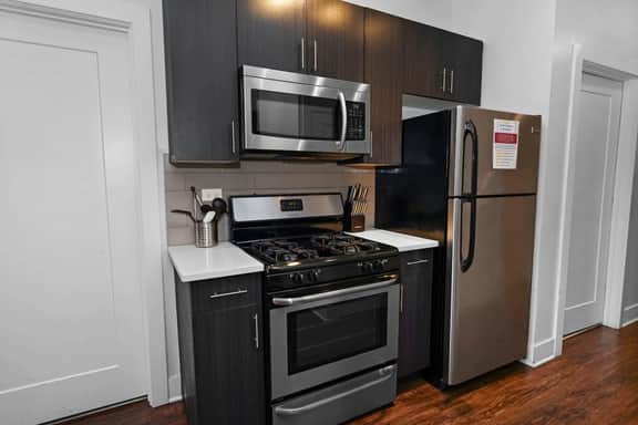 Cozy Chicago Smoke Ok 3BR Suite | Near McCormick