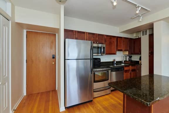 Lakeview Stay 15mins | Walk to Lake + Golf