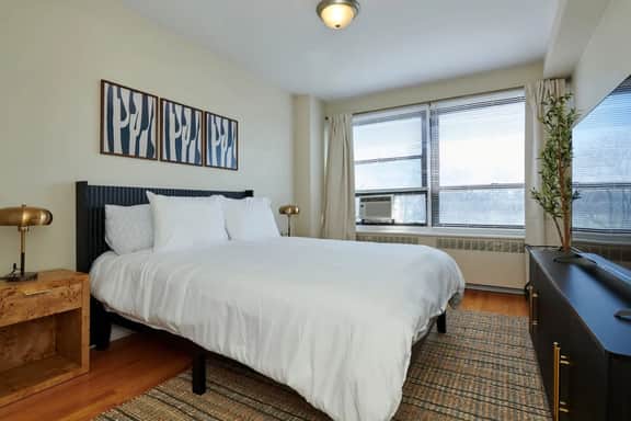 Lakeview Stay 15mins | Walk to Lake + Golf