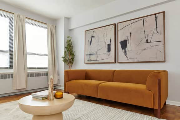 Lakeview stay with 55" TVs *Walk to Lake + Golf
