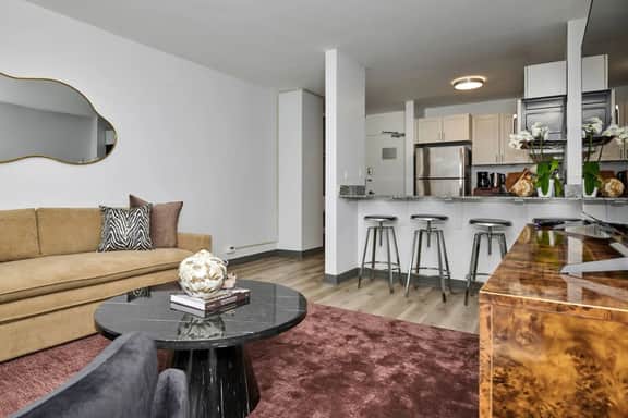 Skyline Views 1BR Near Dunbar Park & Lake Meadows