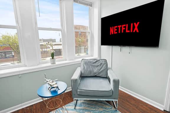 Spacious 2BR Family Chicago Oasis in Irving Park