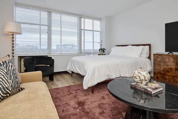 Stylish Studio Near McCormick | Gym + Rooftop