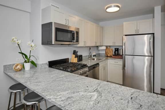 1BR Urban Retreat | Skyline Views