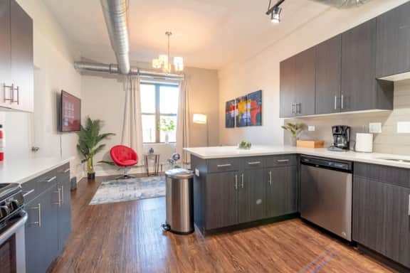 3BR Suite Near McCormick & Soldier Field | Smoke OK