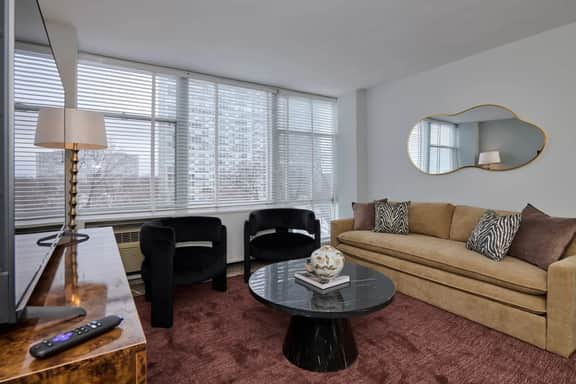 Bright 1Bedroom Sleeps 4 Near McCormick
