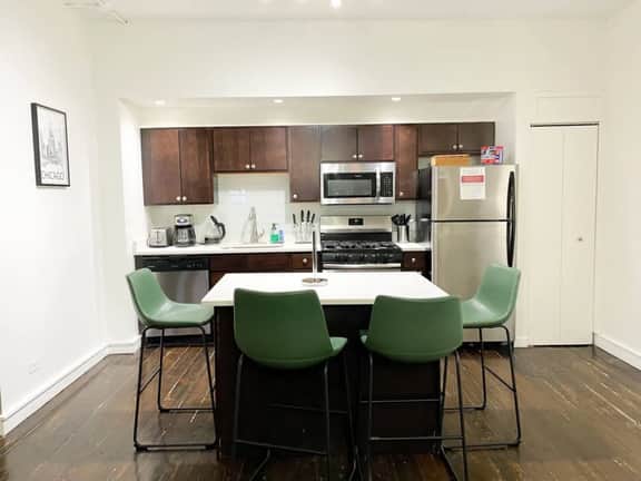 Chicago 3BR Huge Stay | McCormick Place + Ping Pong