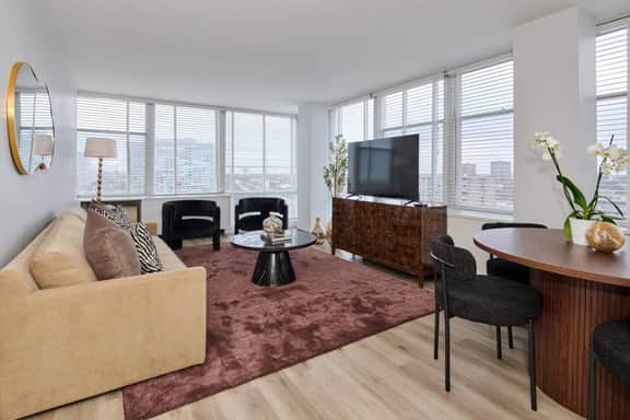 Comfortable 3BR | Near McCormick & City Views