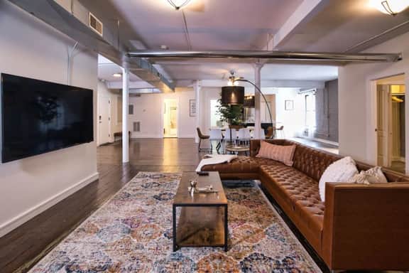 Huge 4BR Near McCormick w/ Pool Table *Sleeps 11 - Image 3