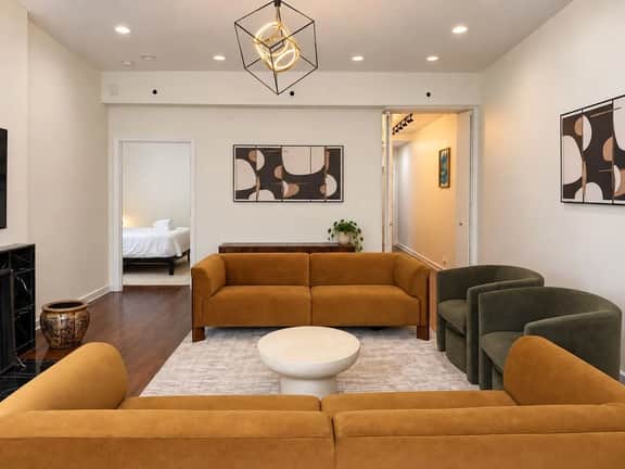 Modern suite w/fast Wi‑Fi & steps to Oak St Beach - Image 5
