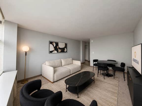 Golden Hour | Cozy Chicago Skyline | Sleeps 4 - Image 2