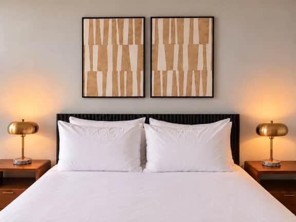 Golden Hour | Cozy Chicago Skyline | Sleeps 4 - Image 5