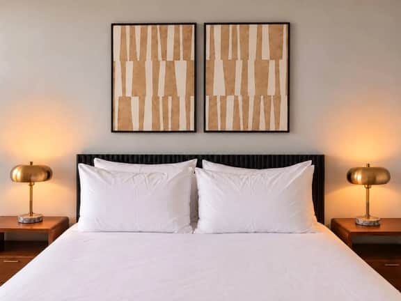 Golden Hour | Cozy Chicago Skyline | Sleeps 4 - Image 5