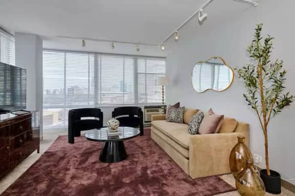 Studio near McCormick Pl w/ Gym & Wi-fi - Image 2