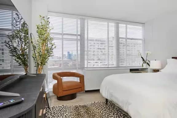 Studio near McCormick Pl w/ Gym & Wi-fi - Image 5