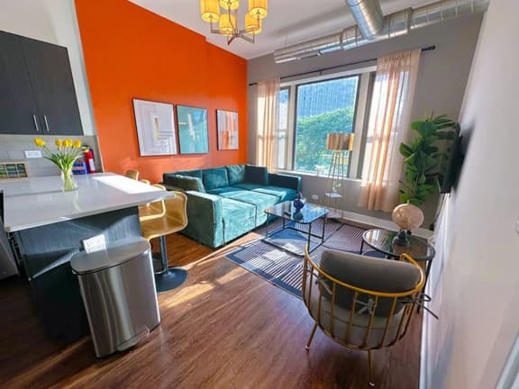 McCormick 3BR 2BA w/ Optional Parking *State St.