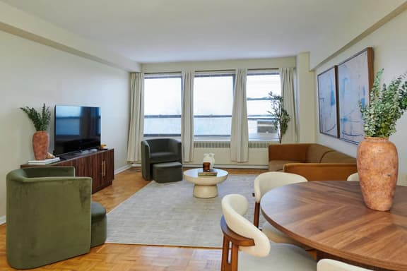 Lakeview Retreat 55” TVs *Lake Views + Walk to Lake