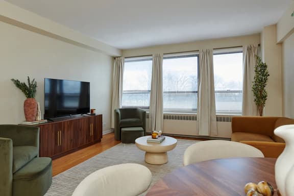Lakeview Escape Near Lake + City Access+ Wi-Fi