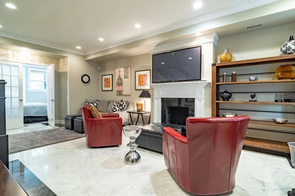 Luxury 4BR 4-Story Chicago Villa *Prime Gold Coast - Image 1