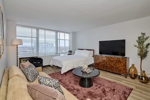 Modern Studio Near McCormick *Gym & Rooftop