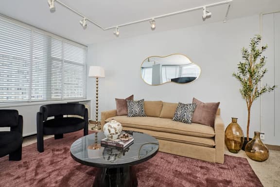 Spacious 3BR | Near Mccormick + City View