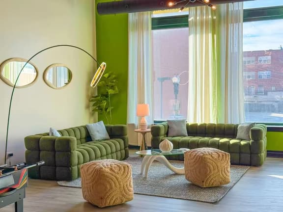 Spacious 6BR Unit | Near McCormick & Lakefront