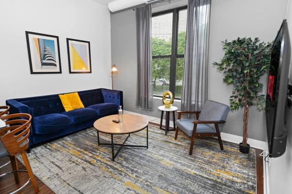 Cozy Chicago Smoke Ok 3BR Suite | Near McCormick