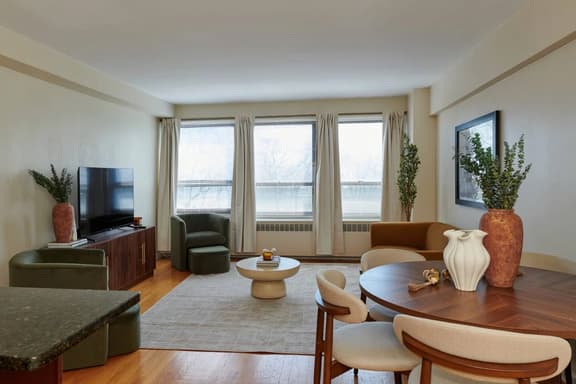 Lakeview Stay 15mins | Walk to Lake + Golf
