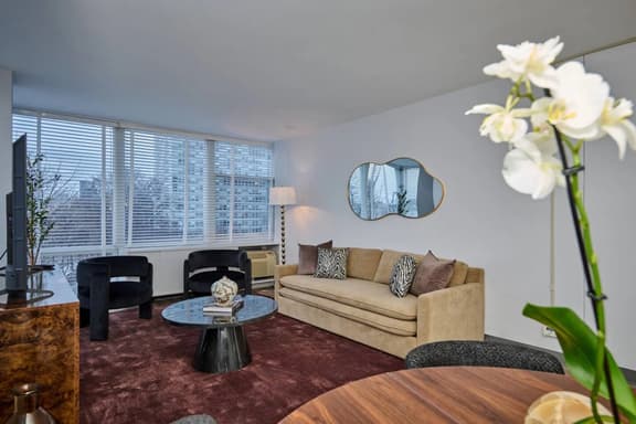 2BR South Loop Oasis Minutes to Downtown
