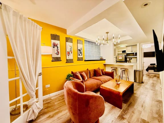2BR Near Oak Street Shopping Chicago Gold Coast