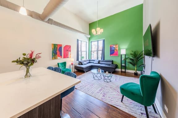 3BR Oasis Near UIC & McCormick | Smoke OK