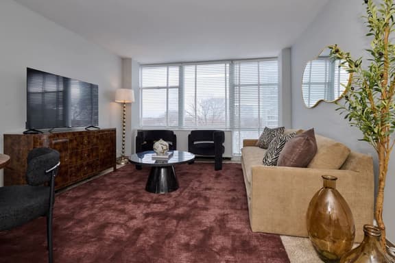 Bright 1Bedroom Sleeps 4 Near McCormick