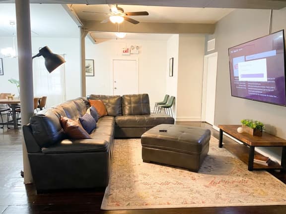 Chicago 3BR Huge Stay | McCormick Place + Ping Pong
