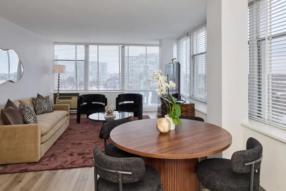 Comfortable 3BR | Near McCormick & City Views