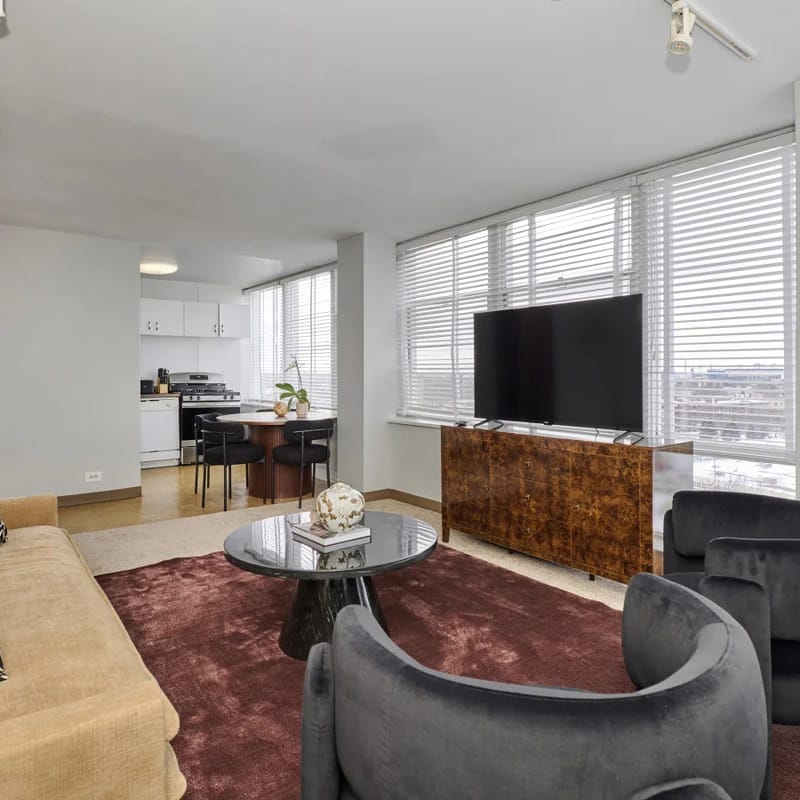 Spacious 3BR Sleeps 8, 5 Min to McCormick *Gym + Rooftop
