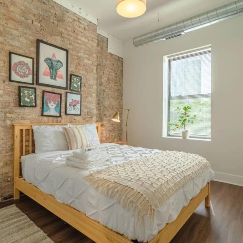 Spacious 3BR Smoke Ok | McCormick UIC Campus